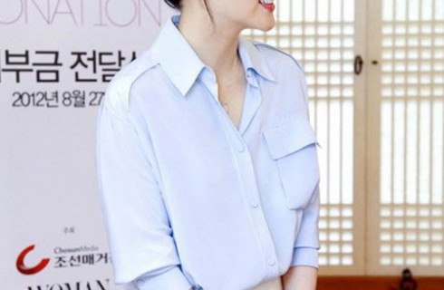 Lee Young Ae trẻ trung ở tuổi u40 với áo dạ đẹp 2017