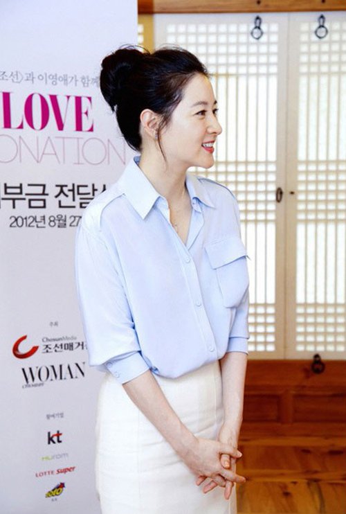 Vẻ đẹp trẻ trung “không tuổi” của Lee Young Ae khiến nhiều cô gái không khỏi ngưỡng mộ