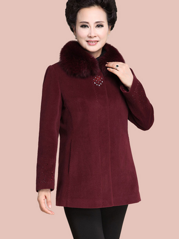 Thiết kế áo khoác dạ cho phụ nữ trung niên được triển khai trên chất liệu dạ cao cấp